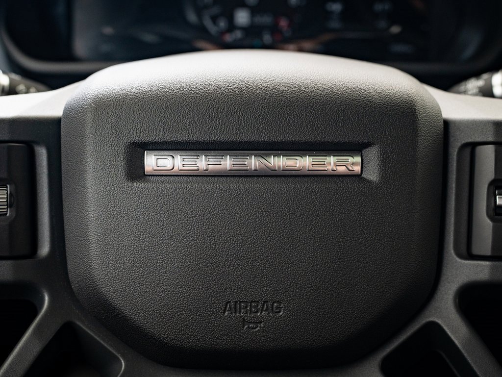 2025 Land Rover Defender 110 X-Dynamic SE photo 22