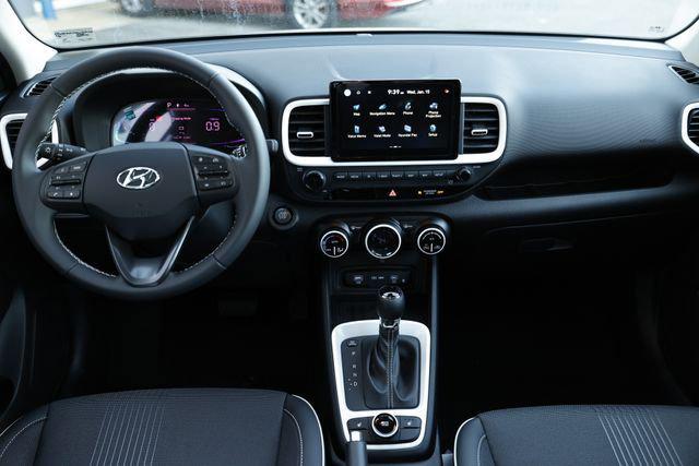 2025 Hyundai Venue SEL Limited photo 8