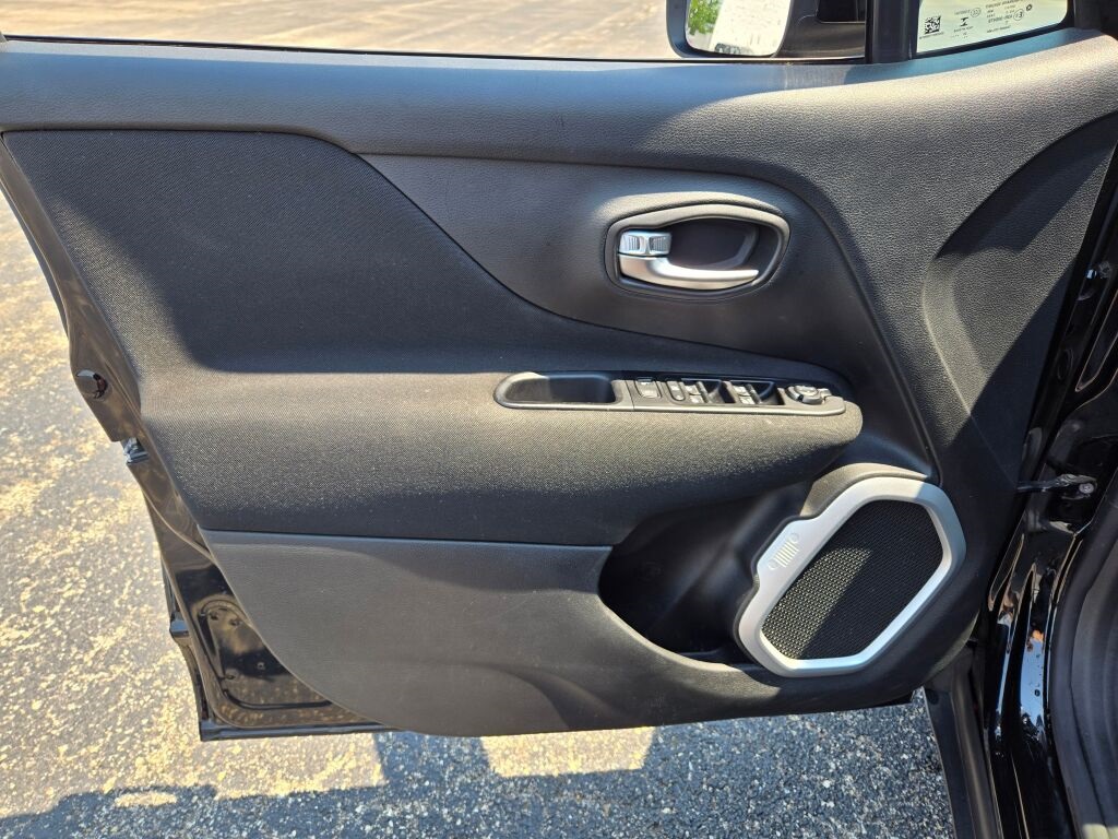 2021 Jeep Renegade Latitude photo 17