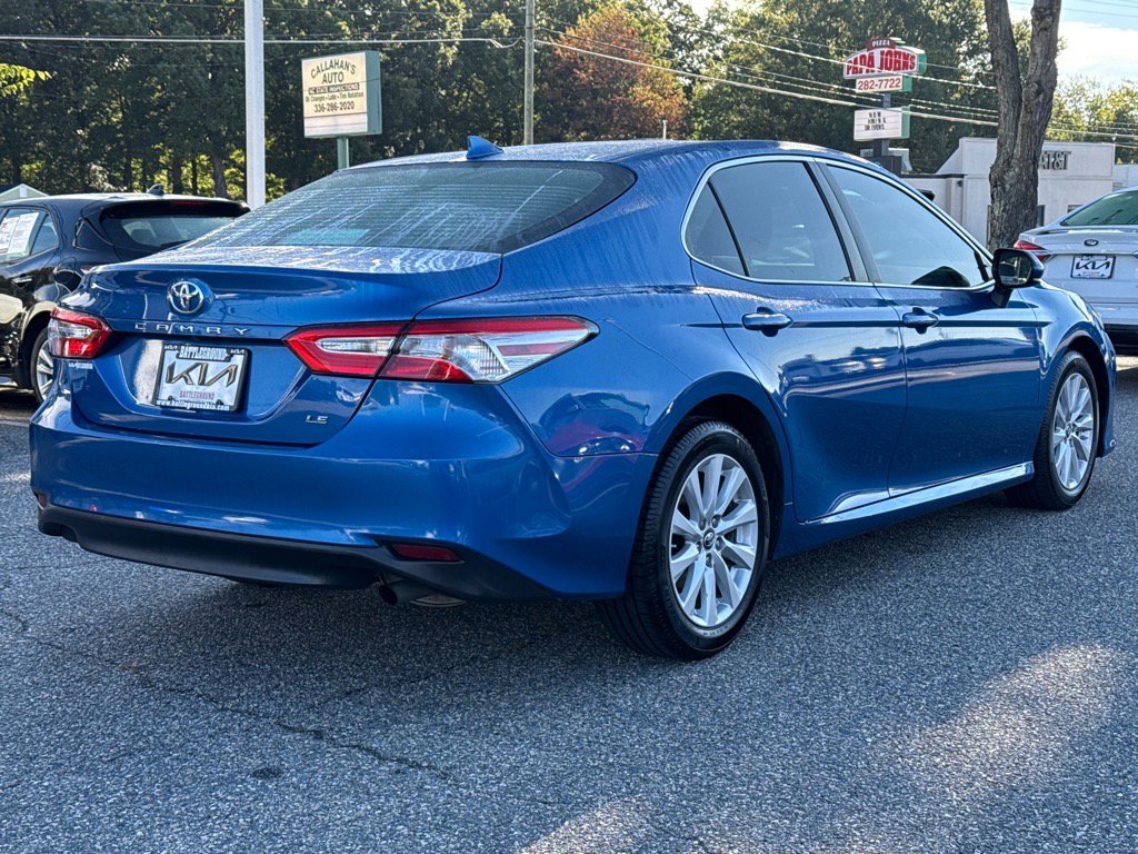 2019 Toyota Camry SE XLE photo 18