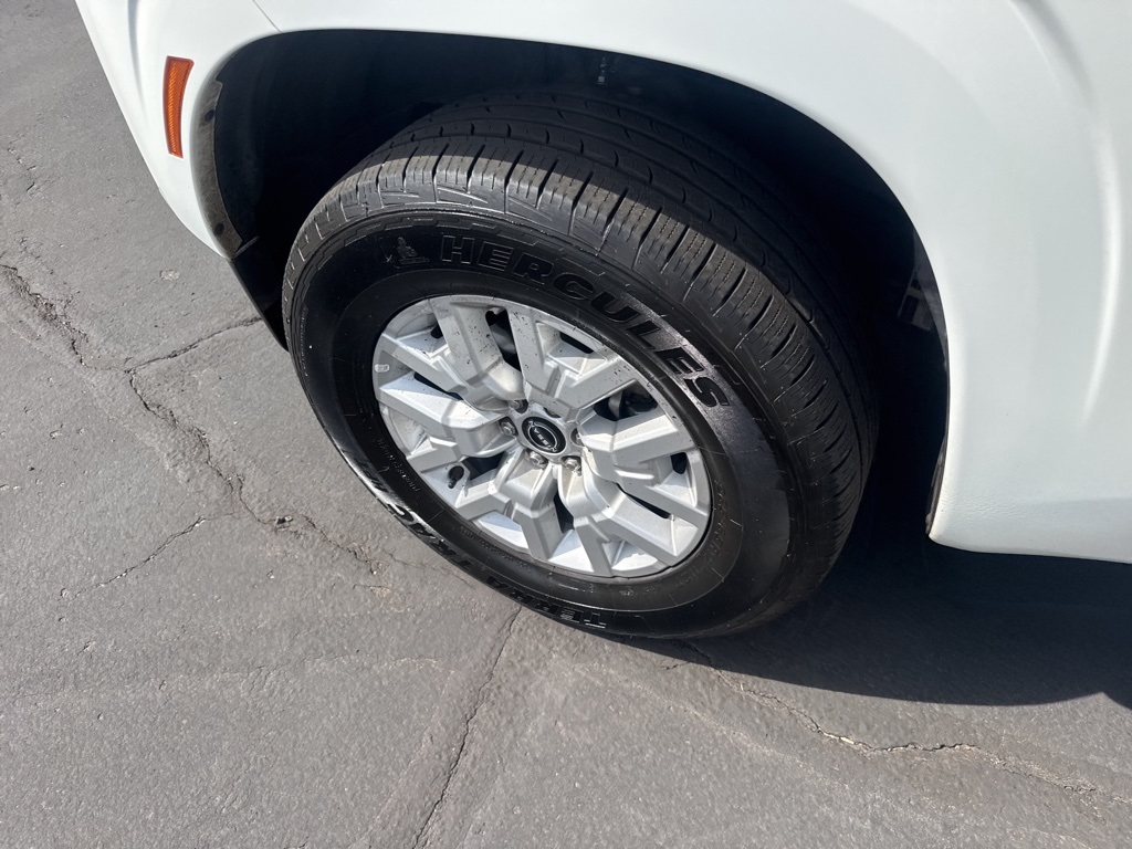 2024 Nissan Frontier SV photo 16