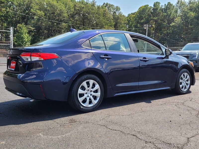 2021 Toyota Corolla LE photo 3