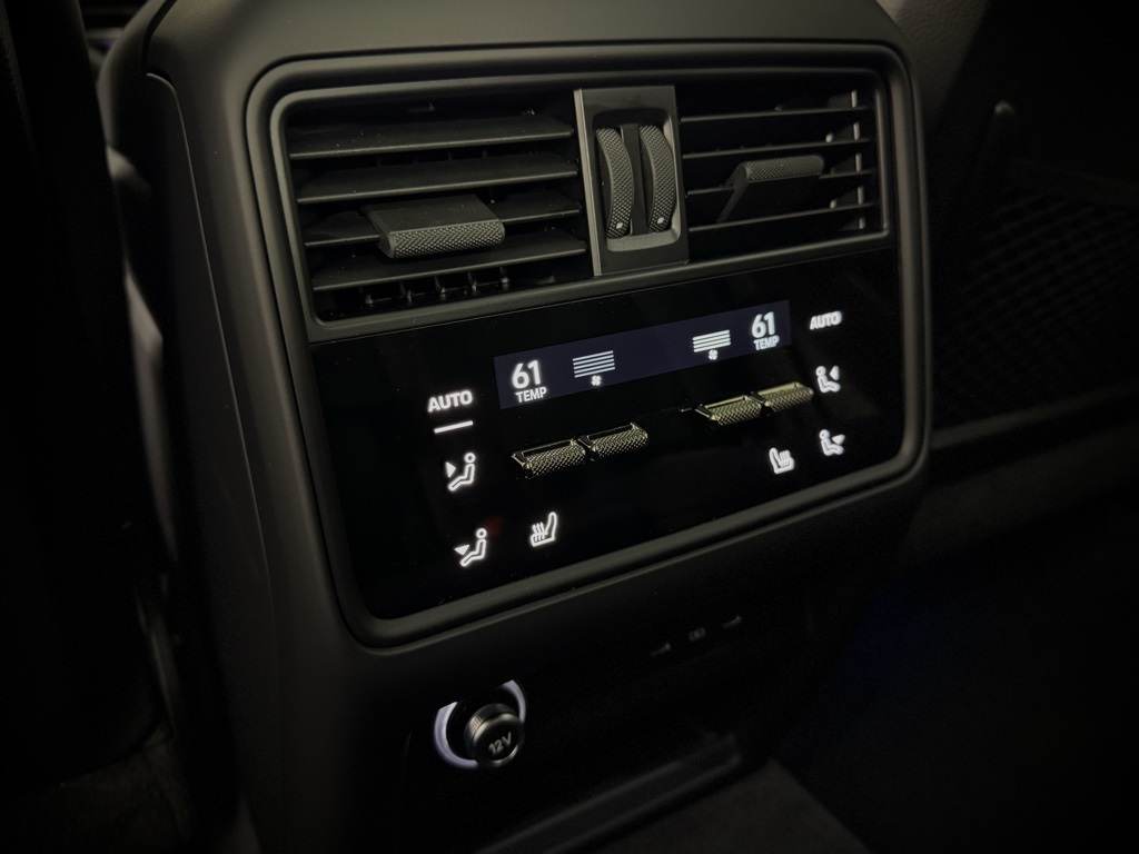 2025 Porsche Cayenne Turbo E-Hybrid Coupe photo 28
