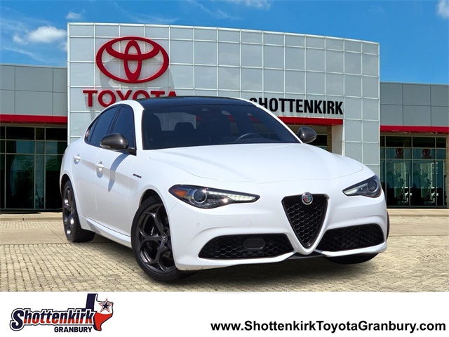 2023 Alfa Romeo Giulia Estrema