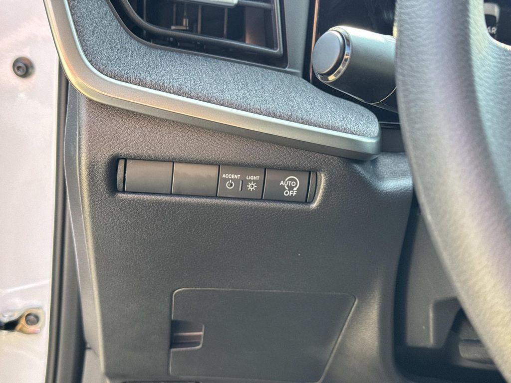 2025 Nissan Kicks SV photo 19