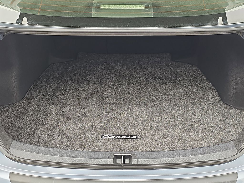 2022 Toyota Corolla Hybrid LE photo 12