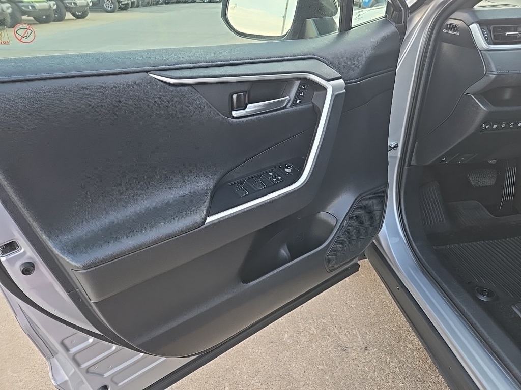 2022 Toyota RAV4 Hybrid XSE photo 30