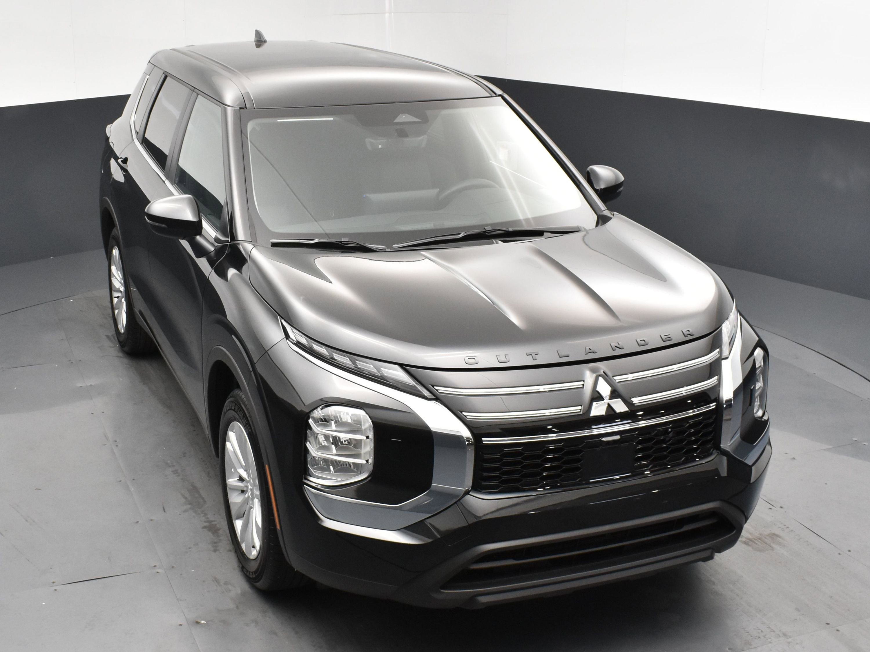 2025 Mitsubishi Outlander ES photo 20