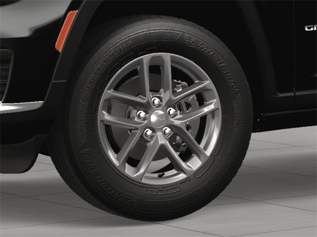 2025 Jeep Grand Cherokee Laredo photo 11