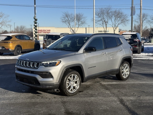 2023 Jeep Compass Latitude Lux's photo