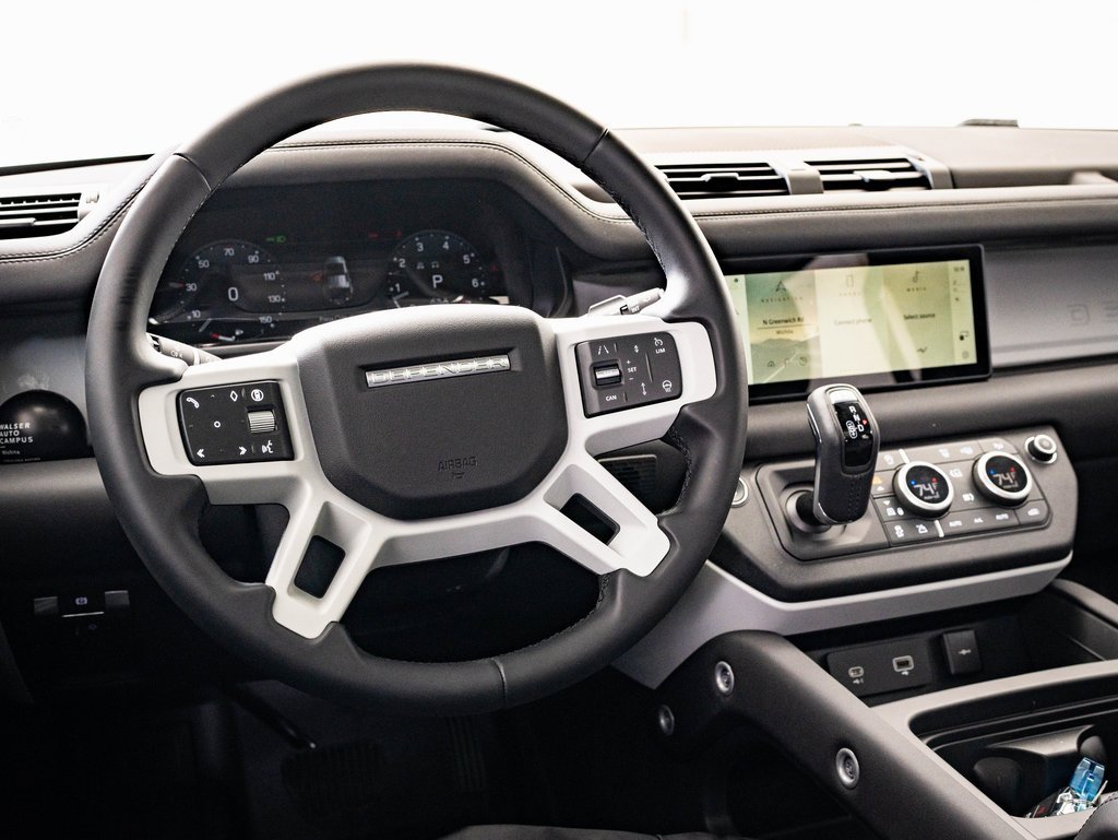 2024 Land Rover Defender 110 S photo 4