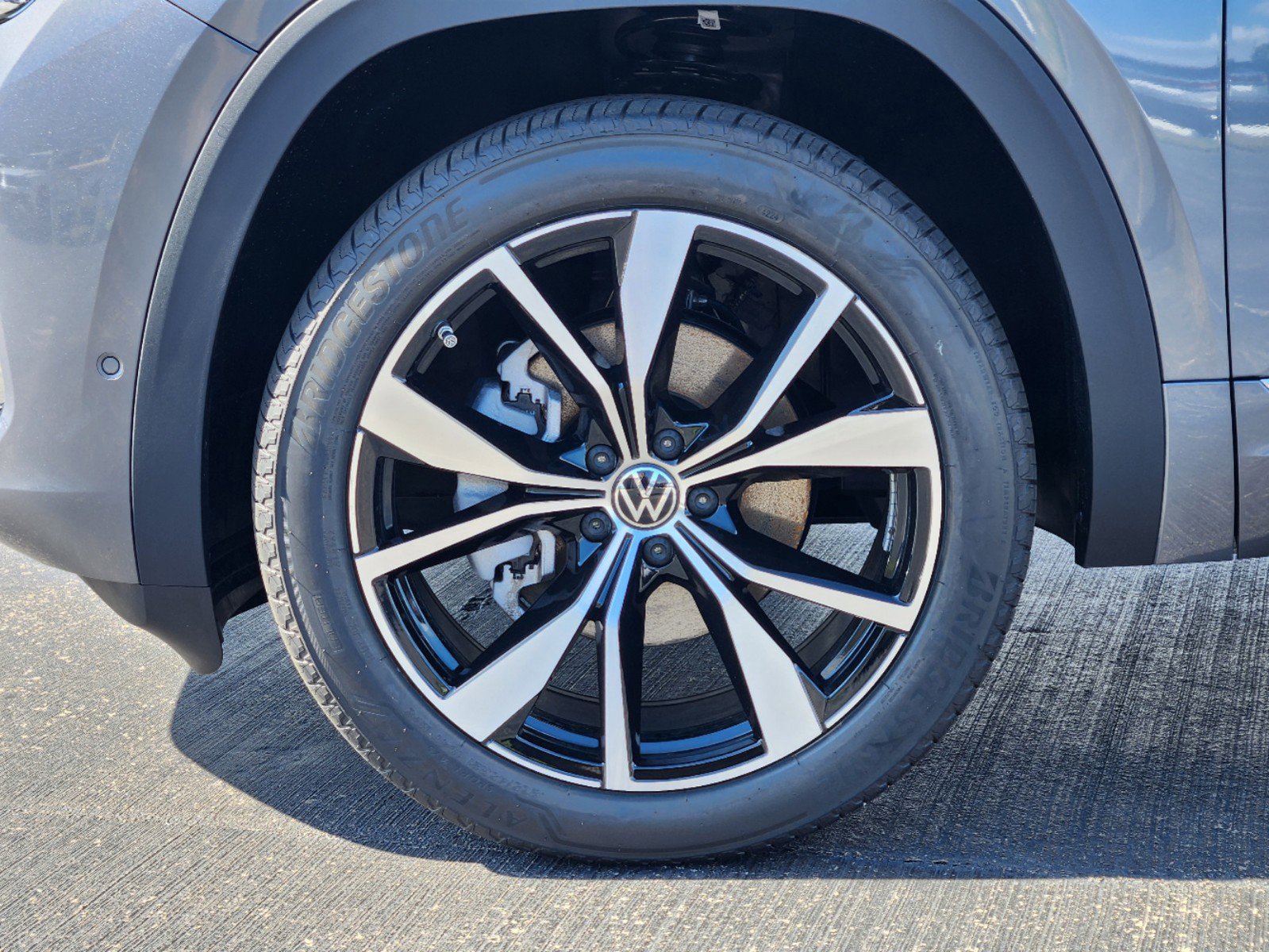 2025 Volkswagen Atlas SEL Premium R-Line photo 8