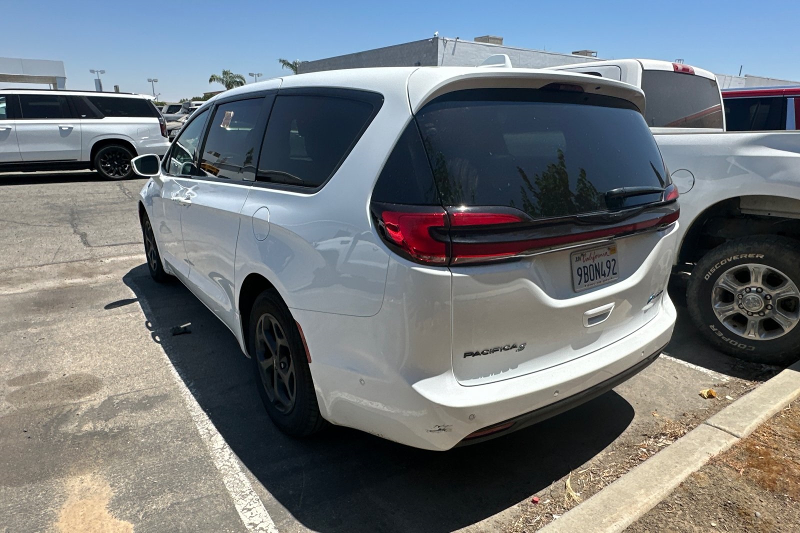 2022 Chrysler Pacifica Hybrid Limited photo 3