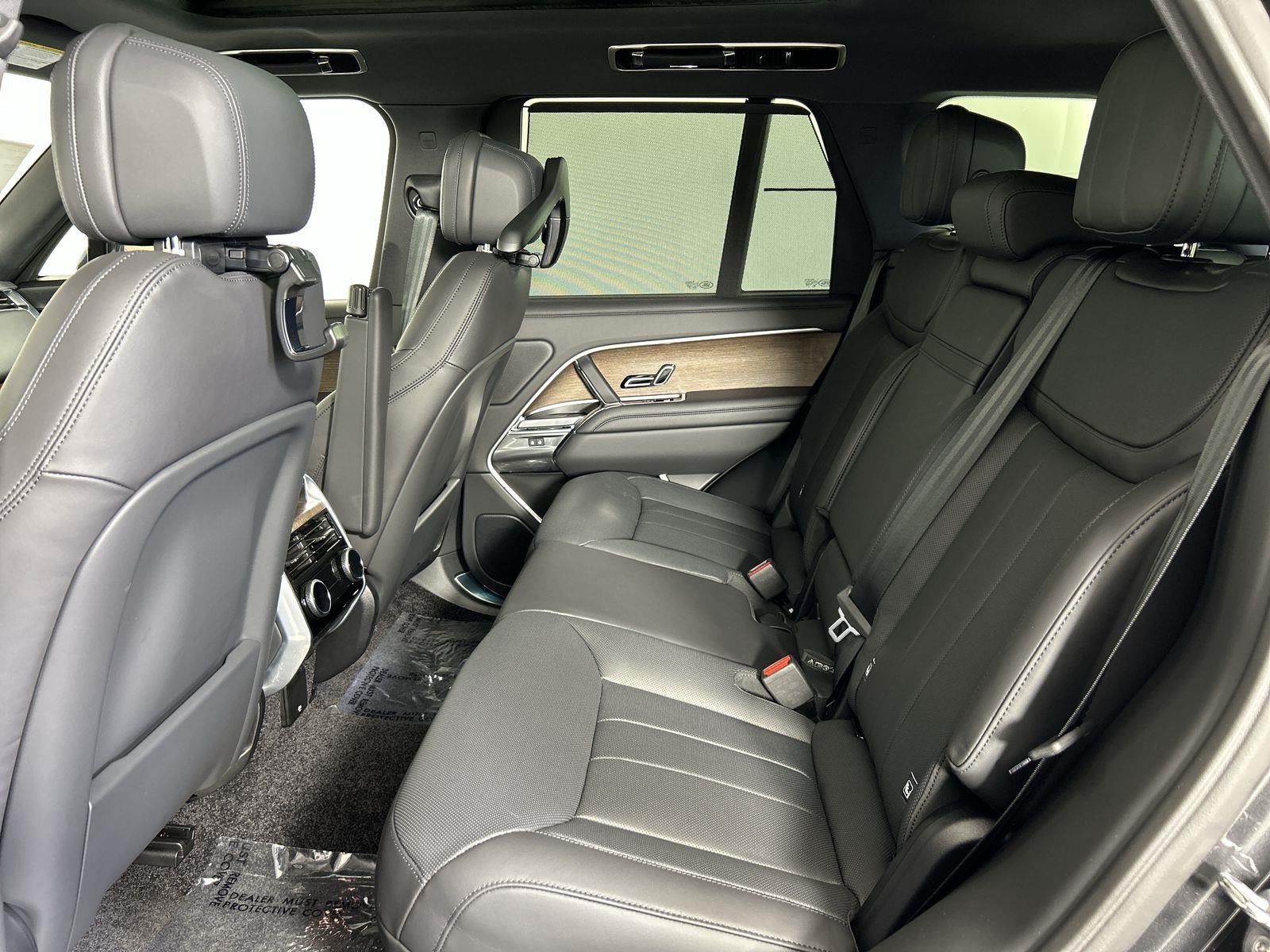 2025 Land Rover Range Rover SE photo 23