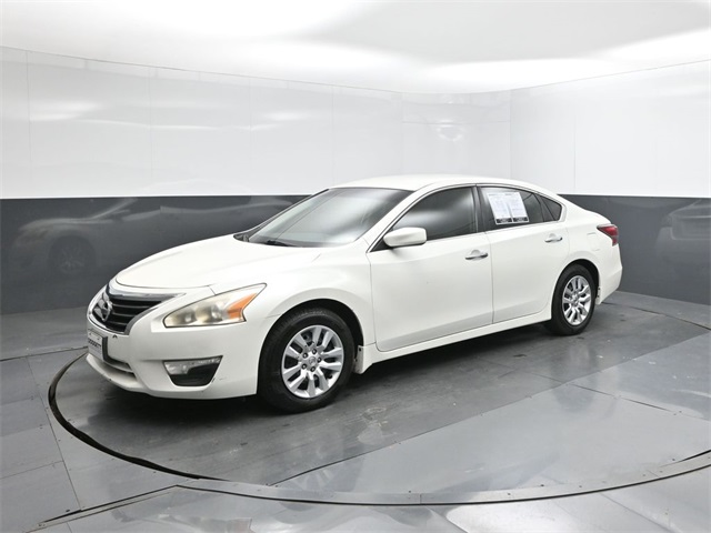 2015 Nissan Altima S's photo