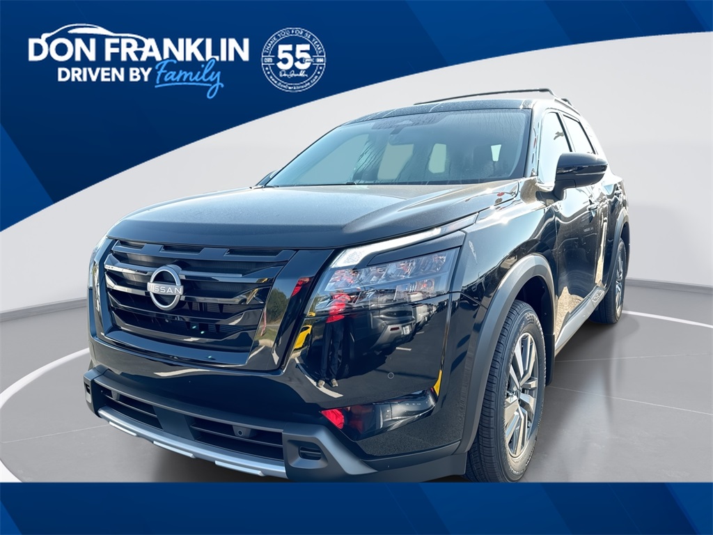 2025 Nissan Pathfinder SL's photo