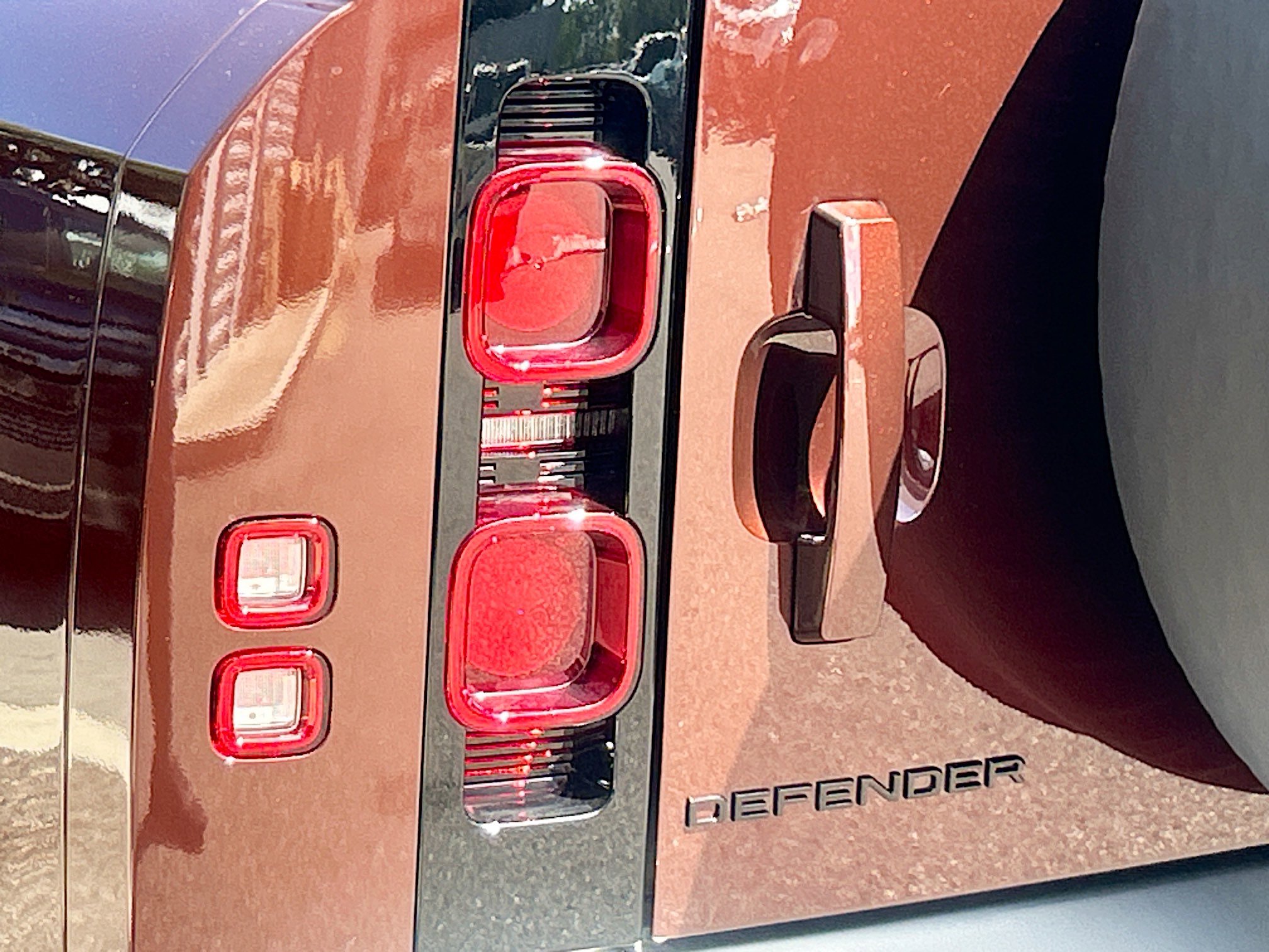 2025 Land Rover Defender 130 S photo 4