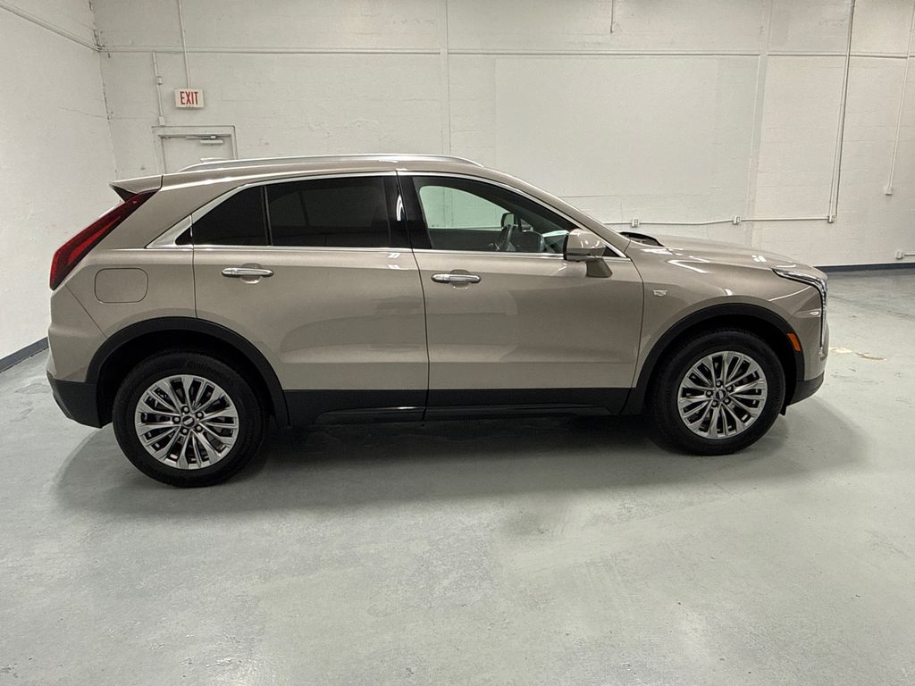 2025 Cadillac XT4 Premium Luxury photo 9