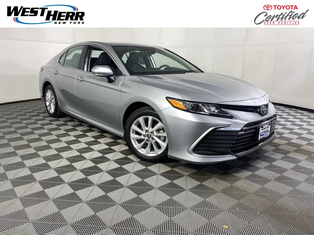 2024 Toyota Camry LE's photo