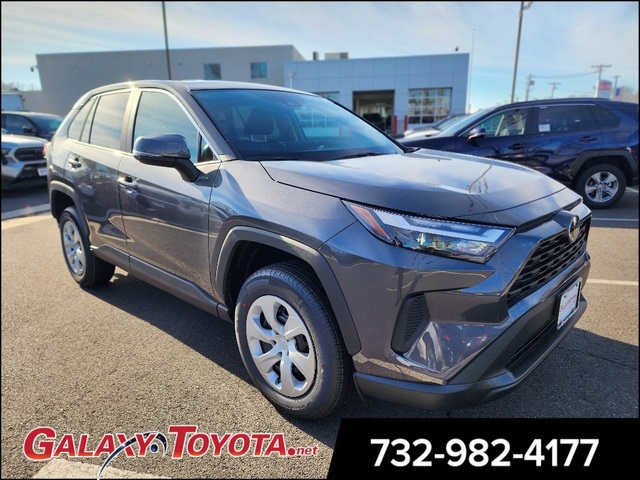 2025 Toyota RAV4 LE's photo