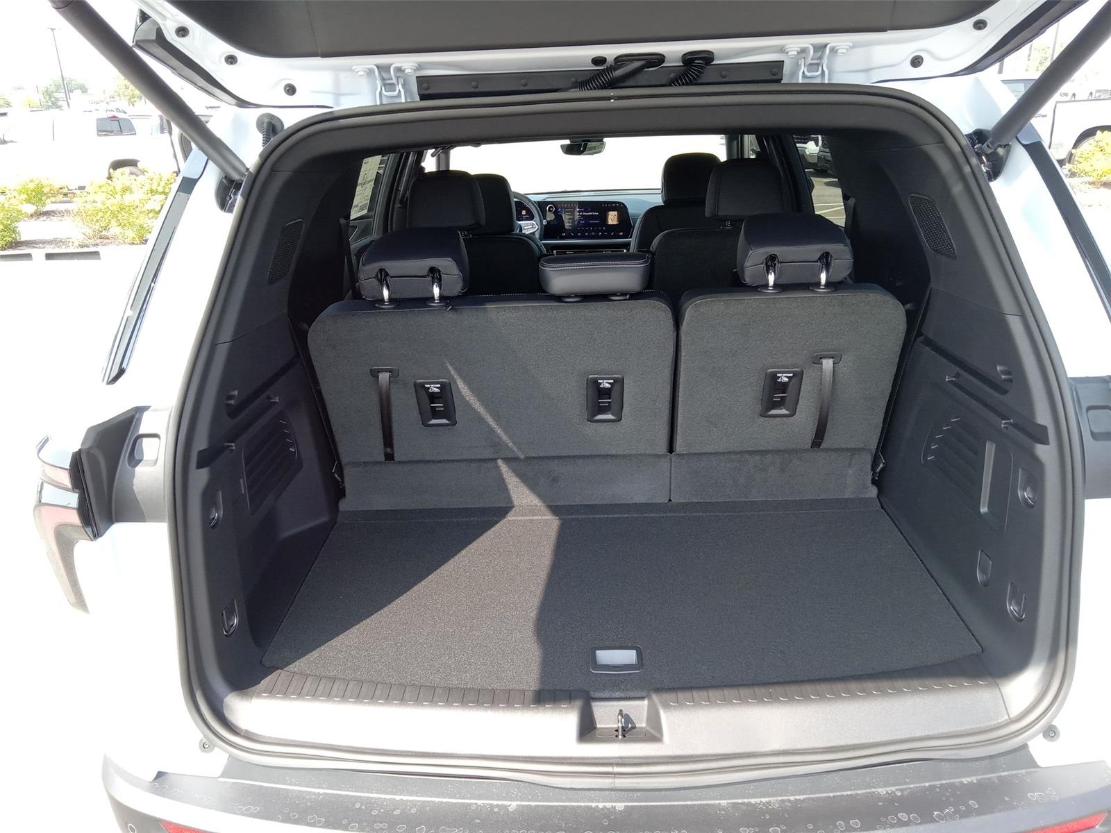 2026 Chevrolet Traverse photo 12