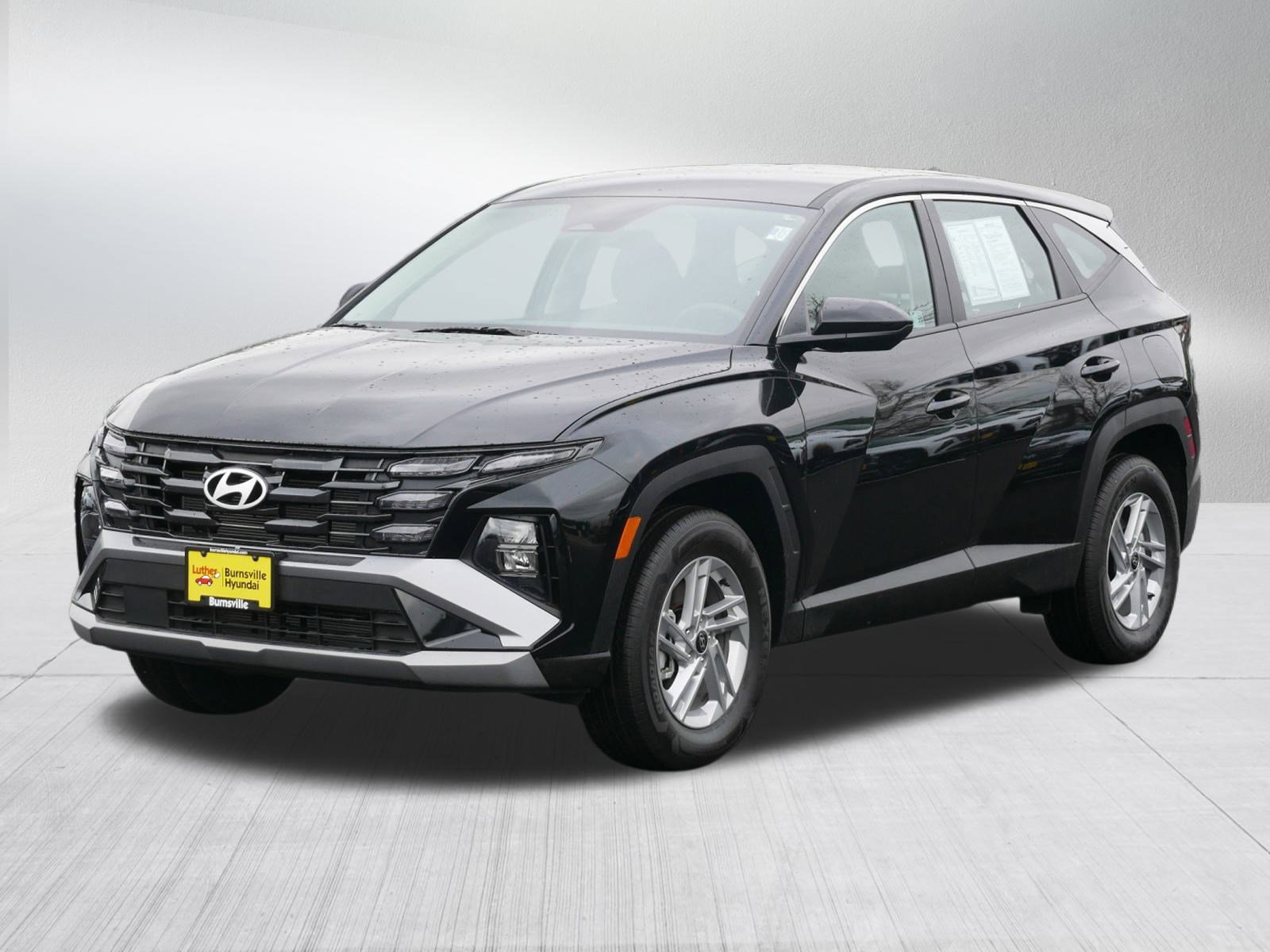 2025 Hyundai Tucson SE photo 3