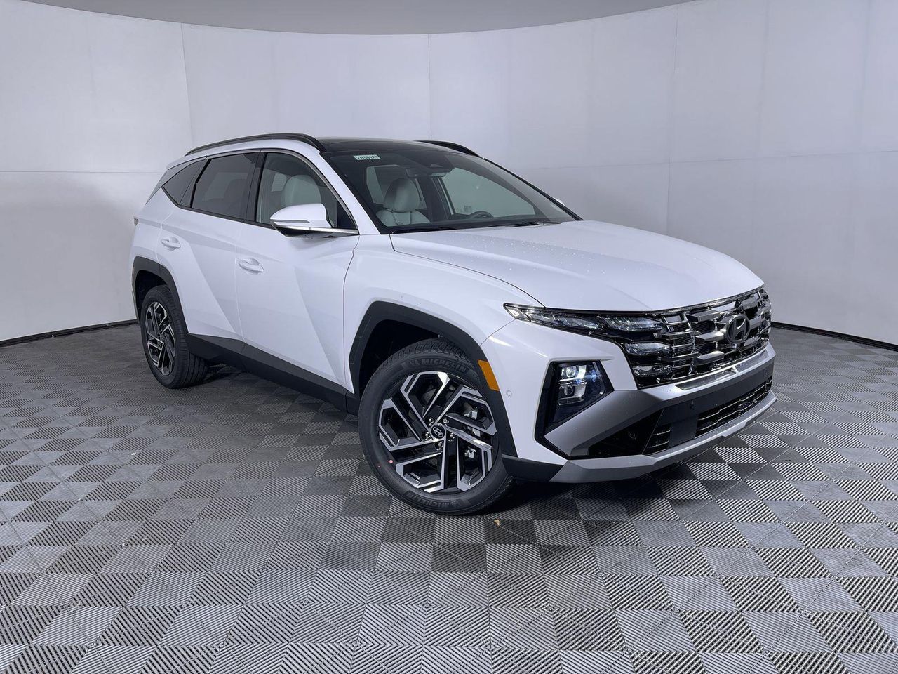 2025 Hyundai Tucson Limited photo 3