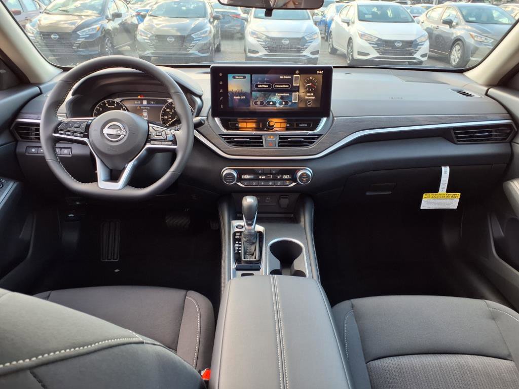 2025 Nissan Altima SV photo 3