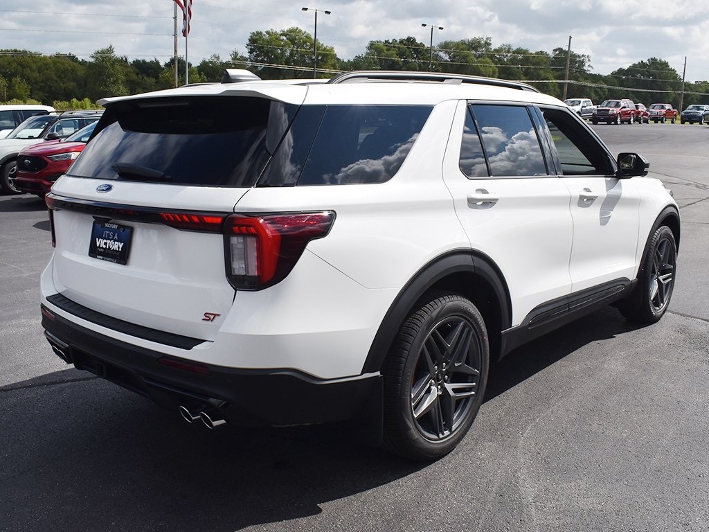 2025 Ford Explorer ST photo 13