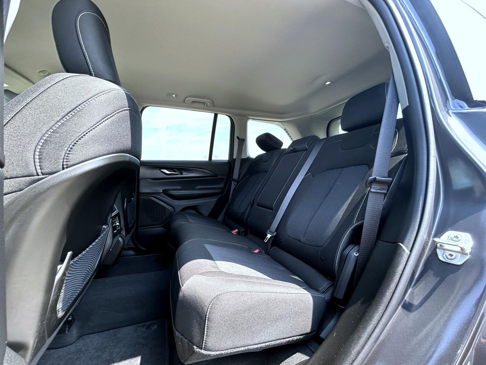 2023 Jeep Grand Cherokee Laredo photo 17