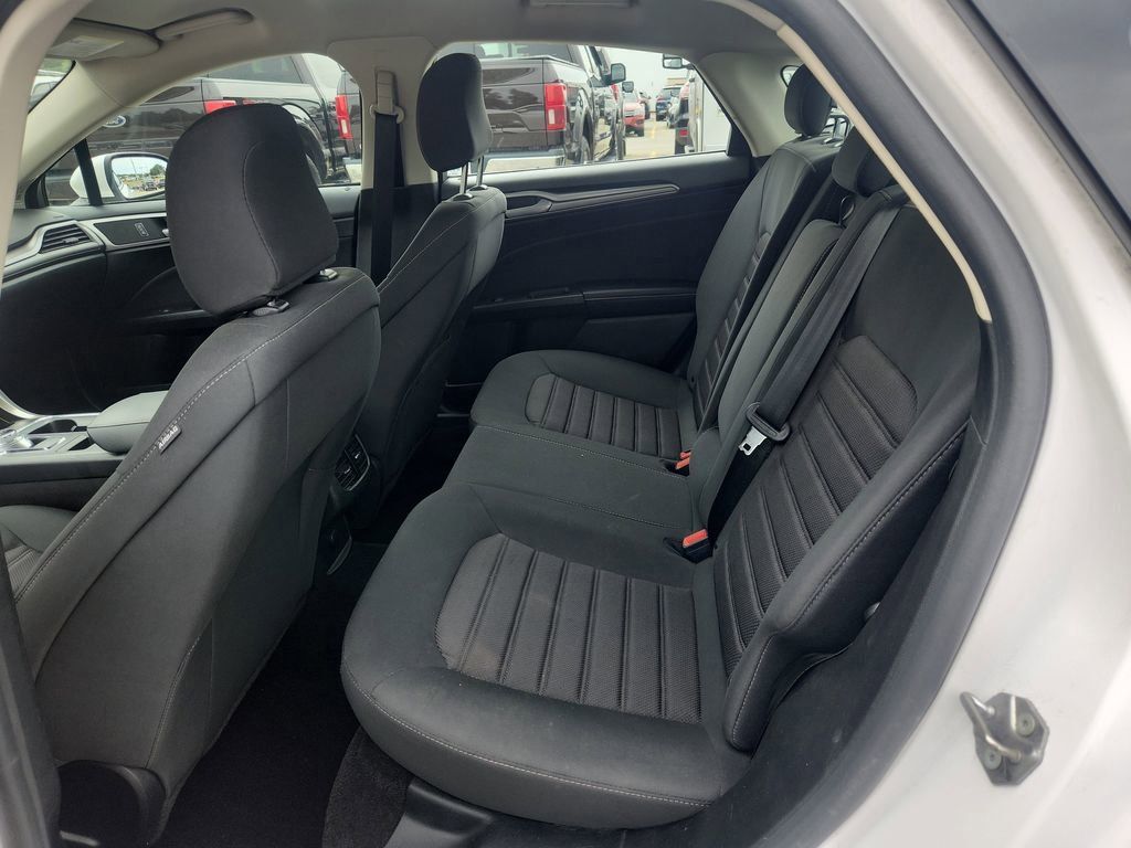 2020 Ford Fusion SE photo 10