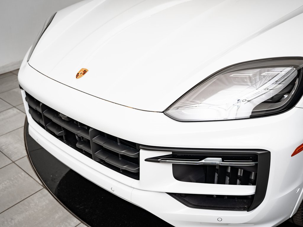 2025 Porsche Cayenne S photo 4