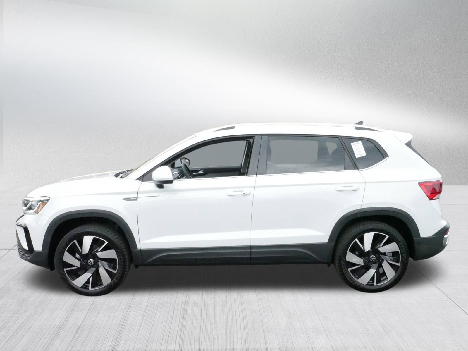 2024 Volkswagen Taos SEL photo 4