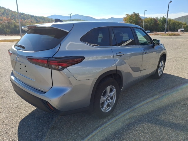 2024 Toyota Highlander LE photo 3