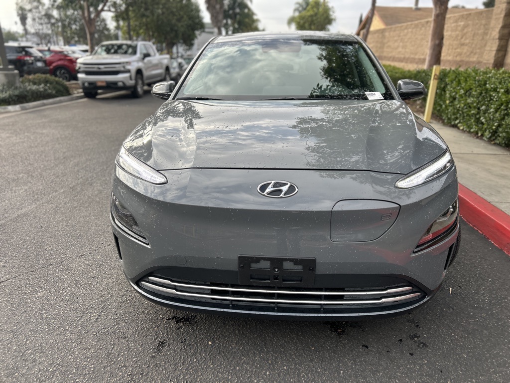 Used 2023 Gray Hyundai SE image 2