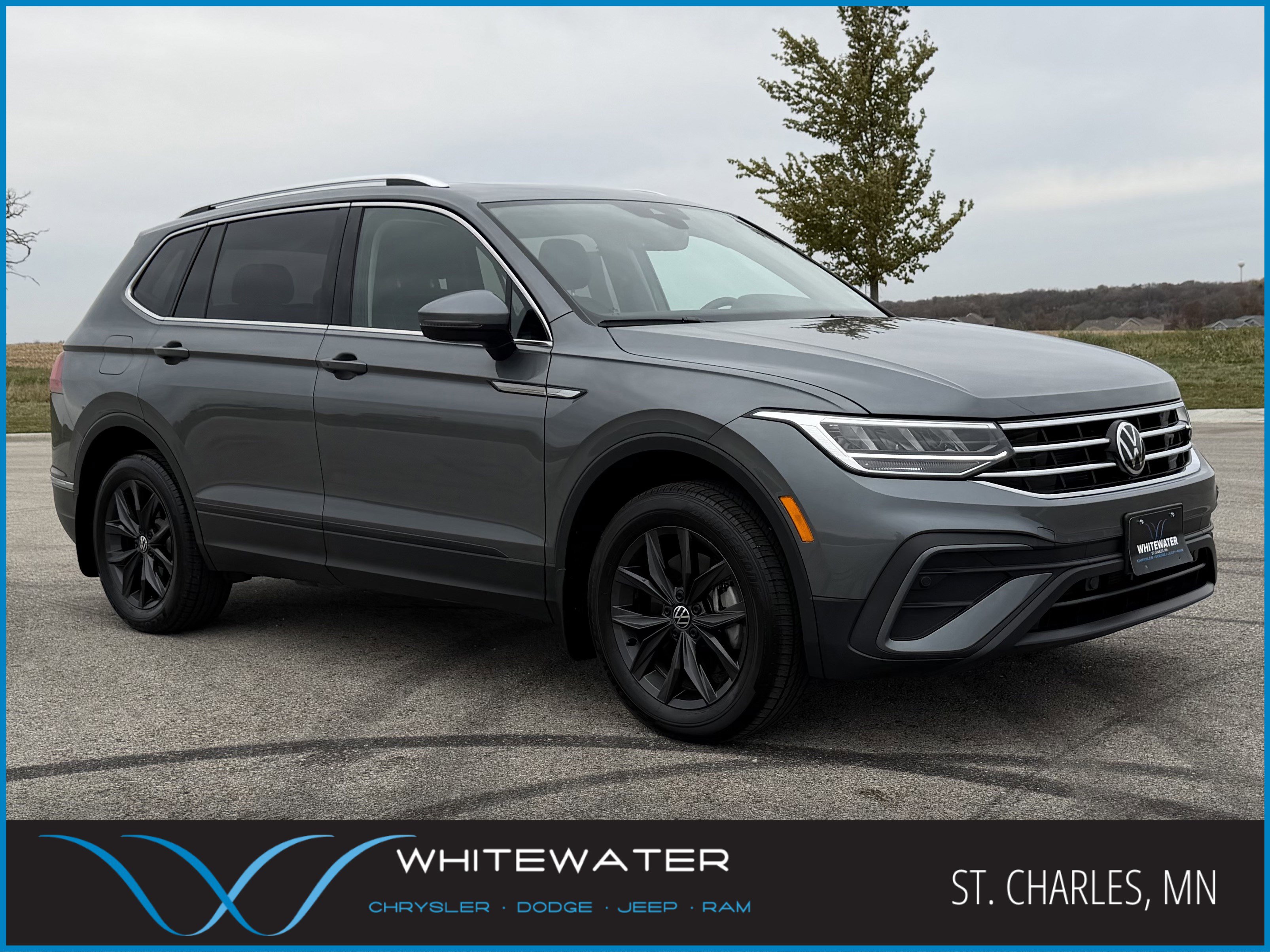 2024 Volkswagen Tiguan SE's photo