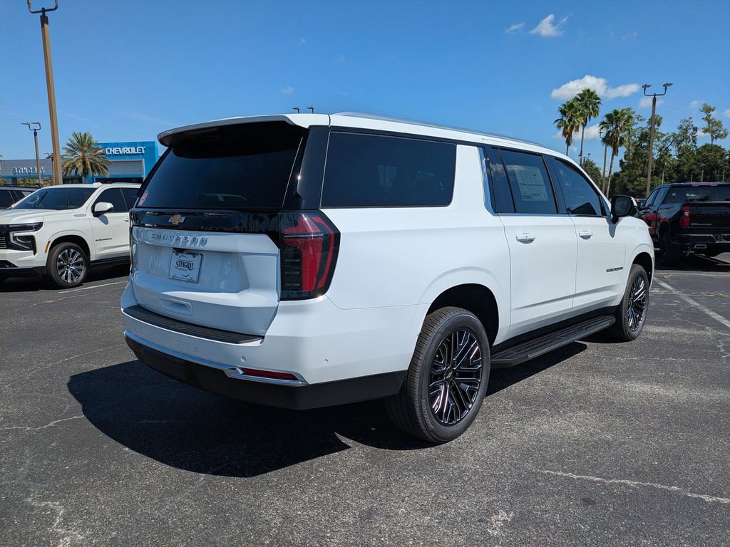 2025 Chevrolet Suburban LS photo 4