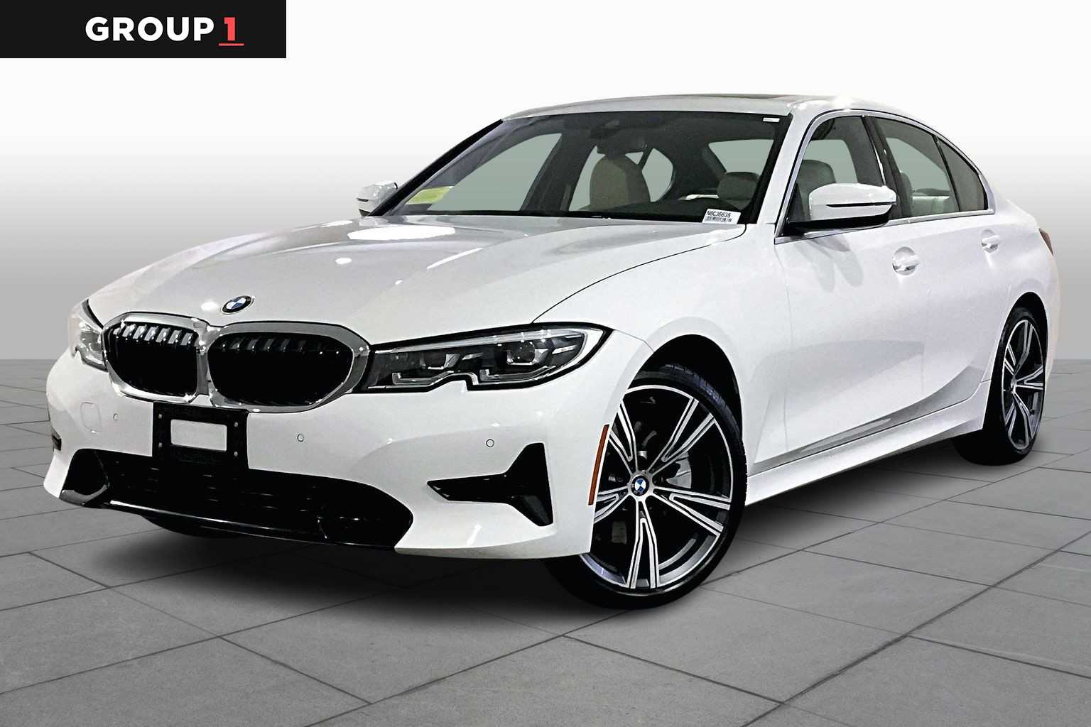2022 BMW 3 Series 330i's photo