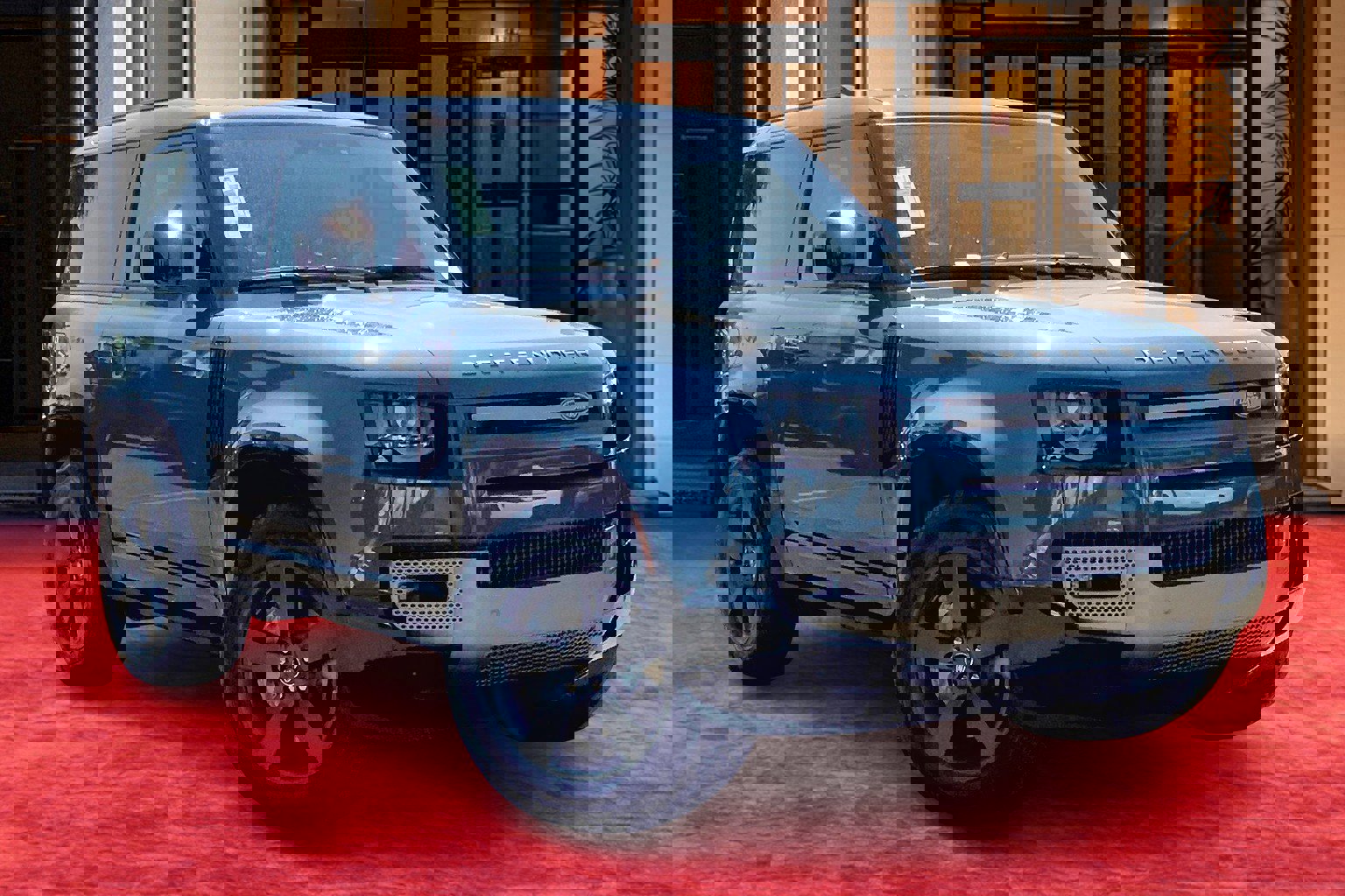 2025 Land Rover Defender 90 X-Dynamic SE photo 2