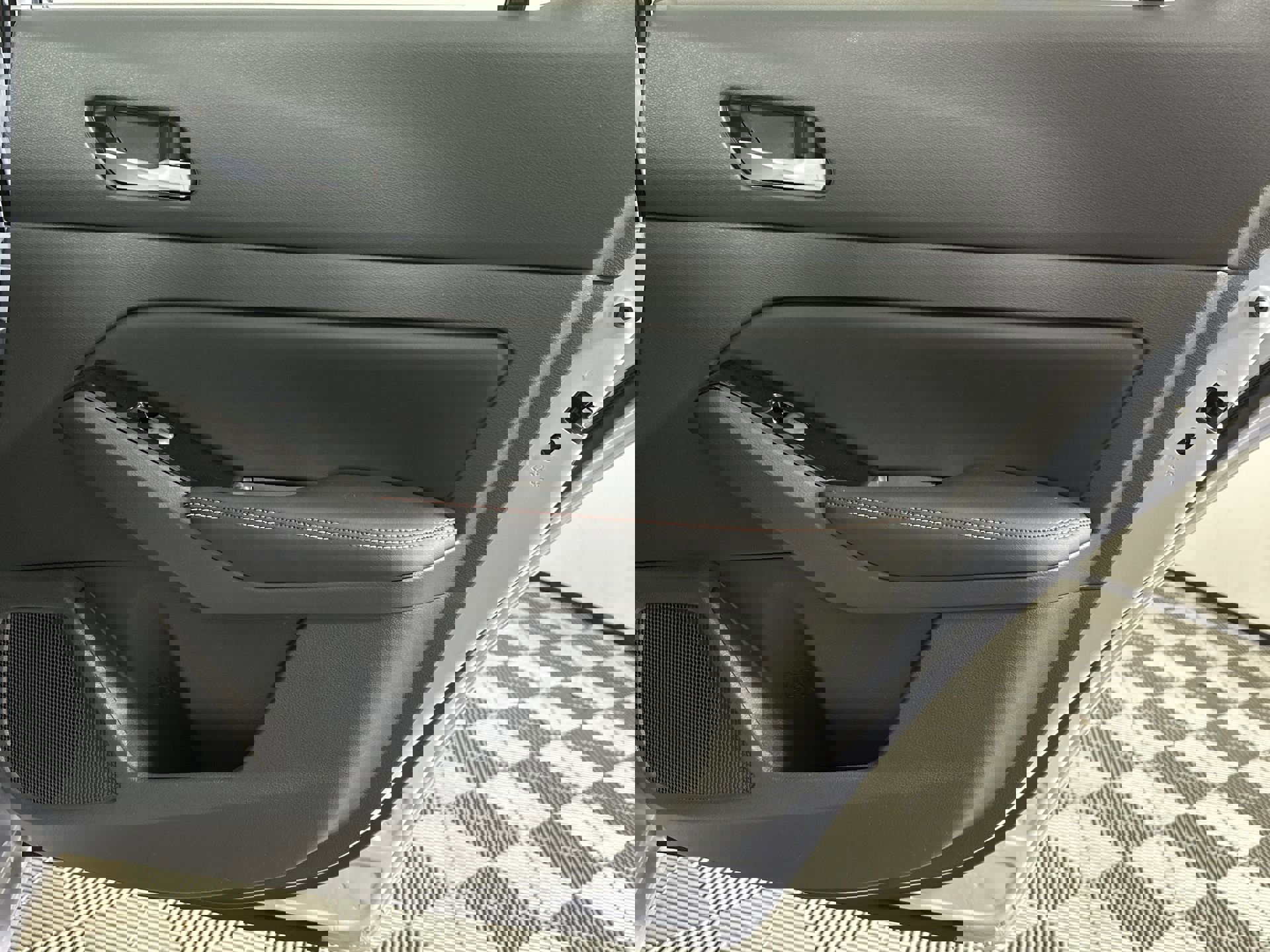 2025 Nissan Altima SR photo 31