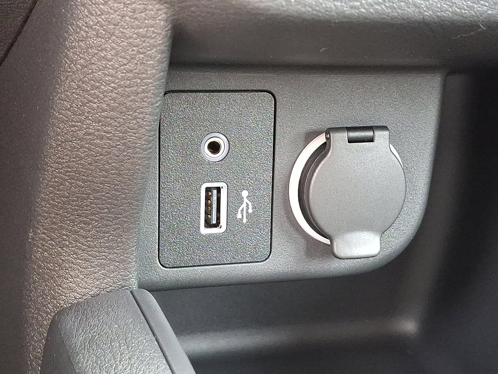 2025 Nissan Kicks Play S photo 15