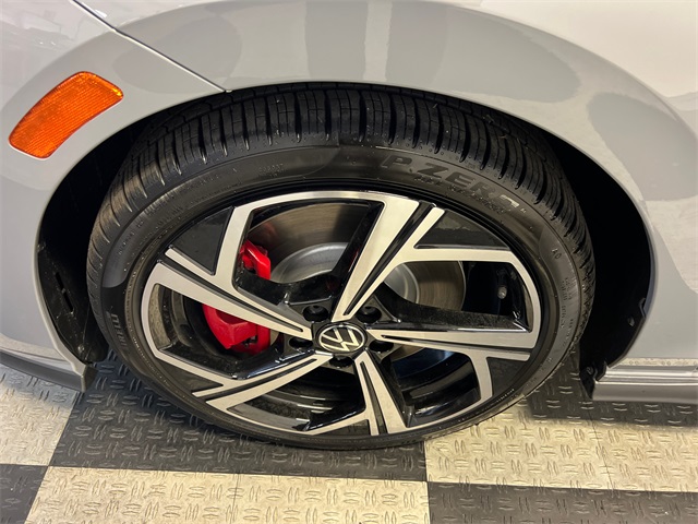 2025 Volkswagen Golf GTI SE photo 8