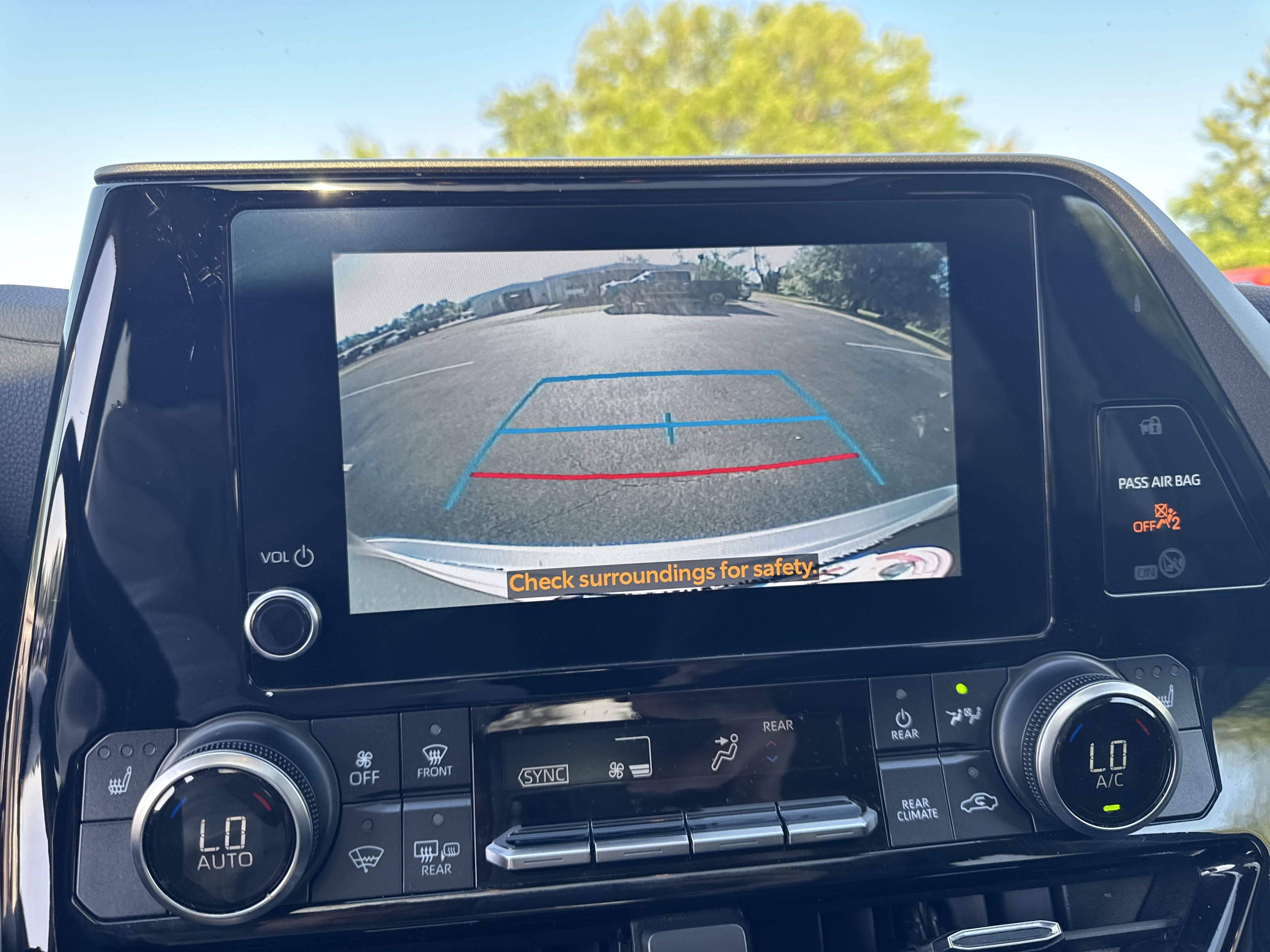 2024 Toyota Highlander XLE photo 16