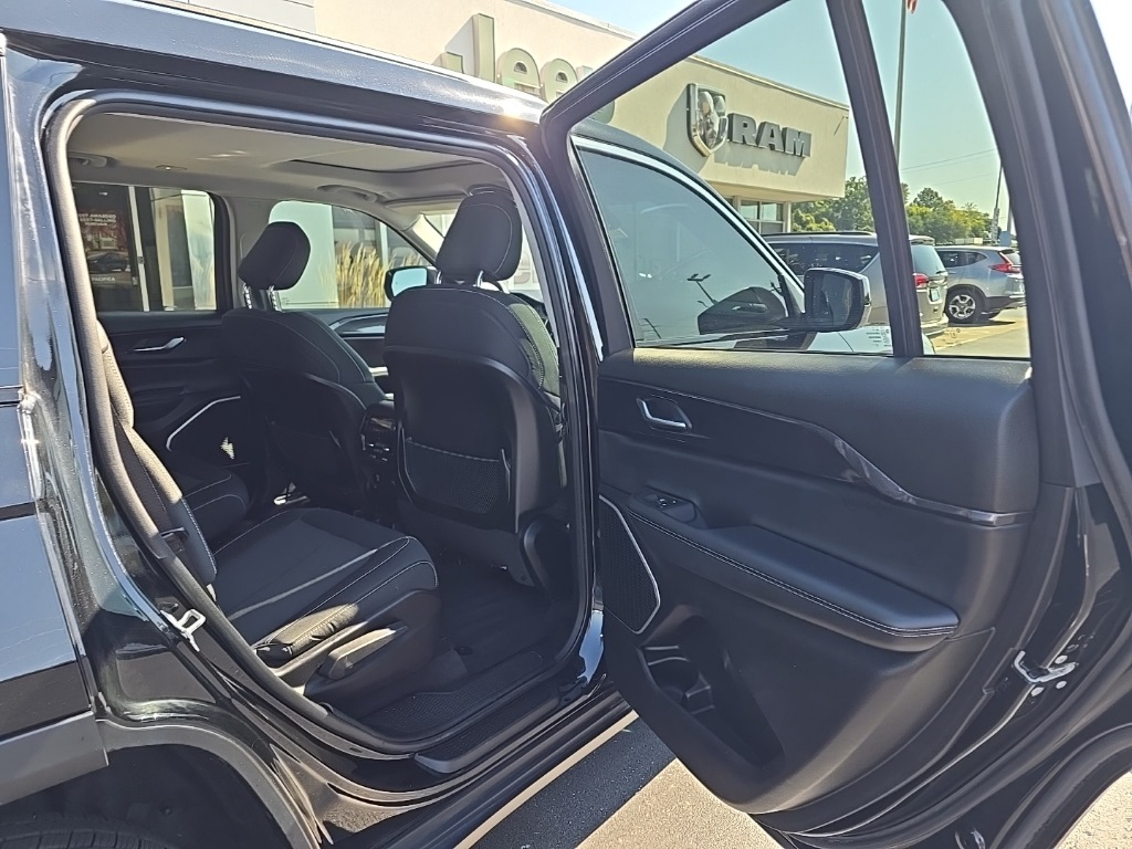 2021 Jeep Grand Cherokee Laredo photo 17