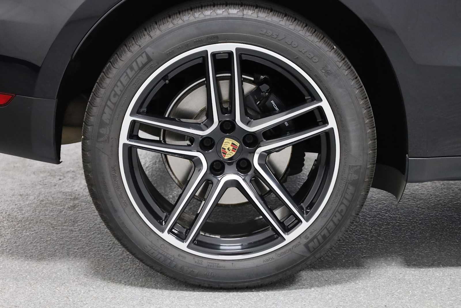 2021 Porsche Macan Base photo 38