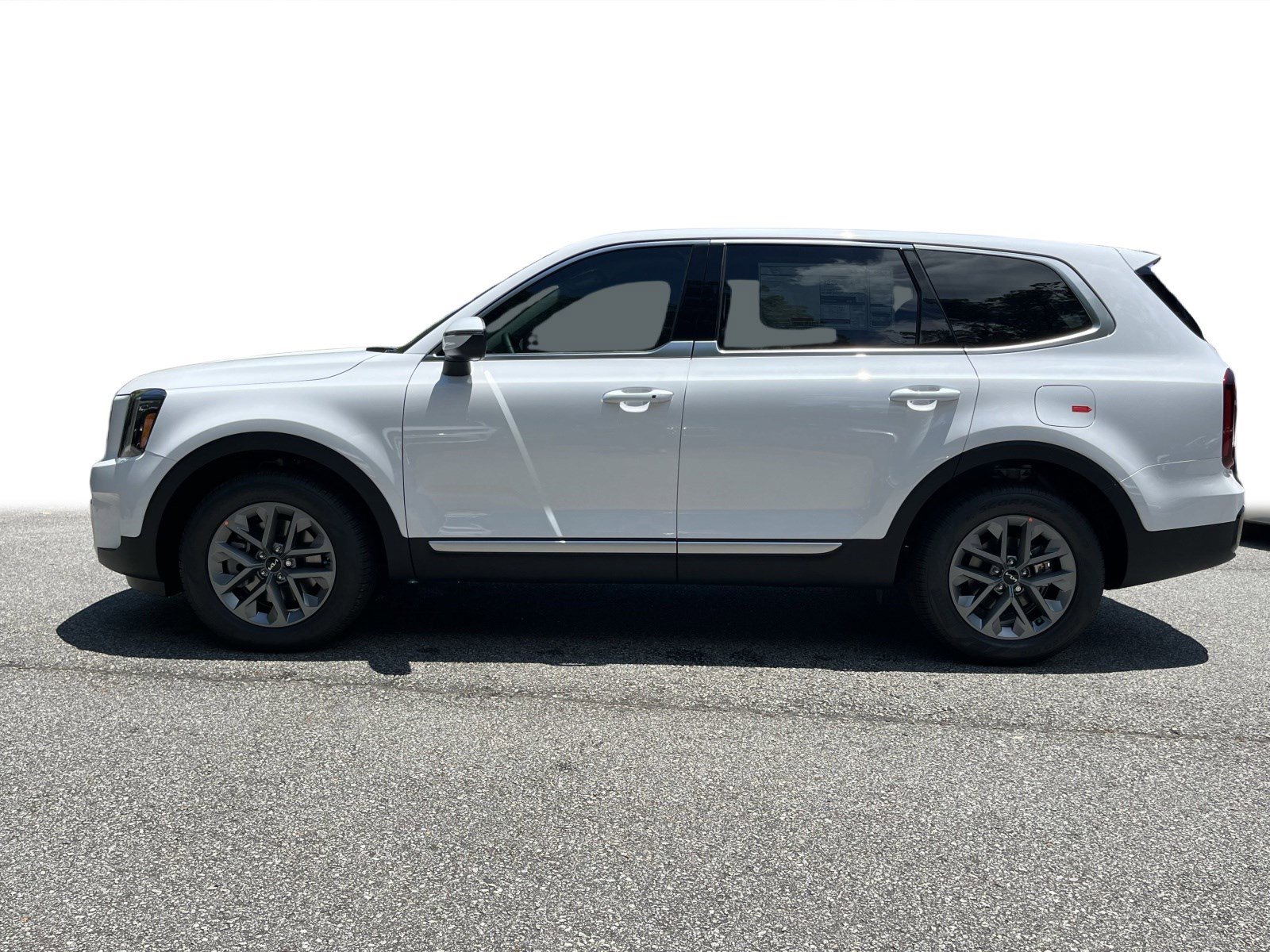 2025 Kia Telluride LX photo 2