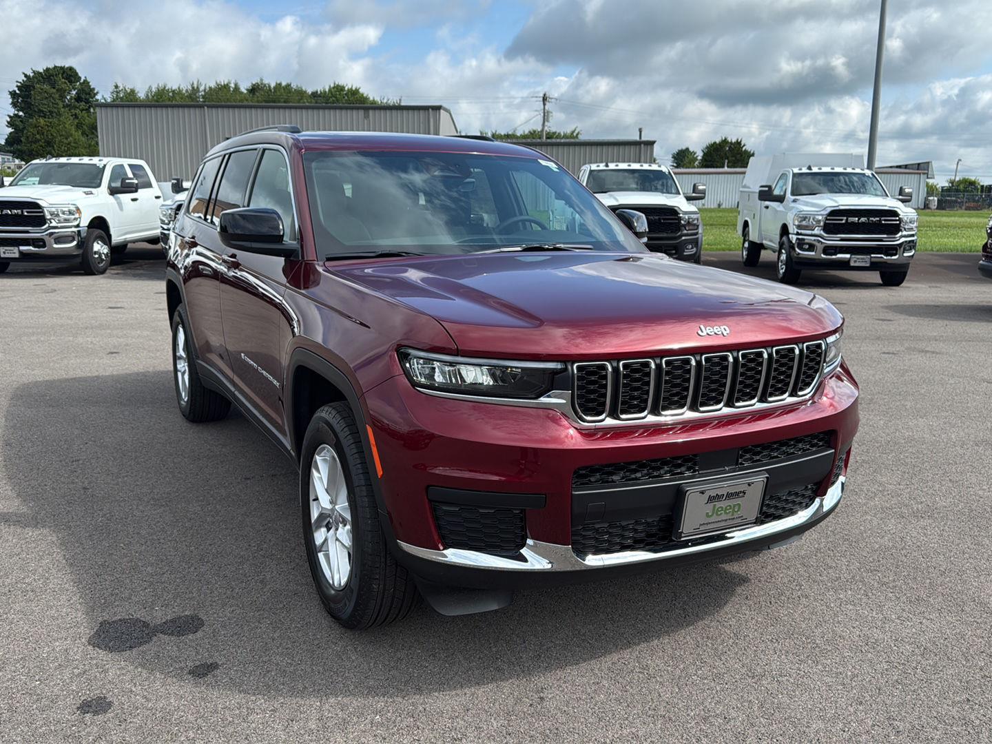 2025 Jeep Grand Cherokee Laredo X photo 2
