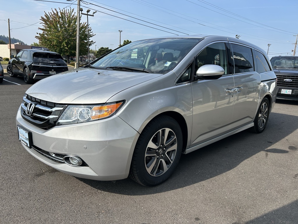 2015 Honda Odyssey Touring photo 4