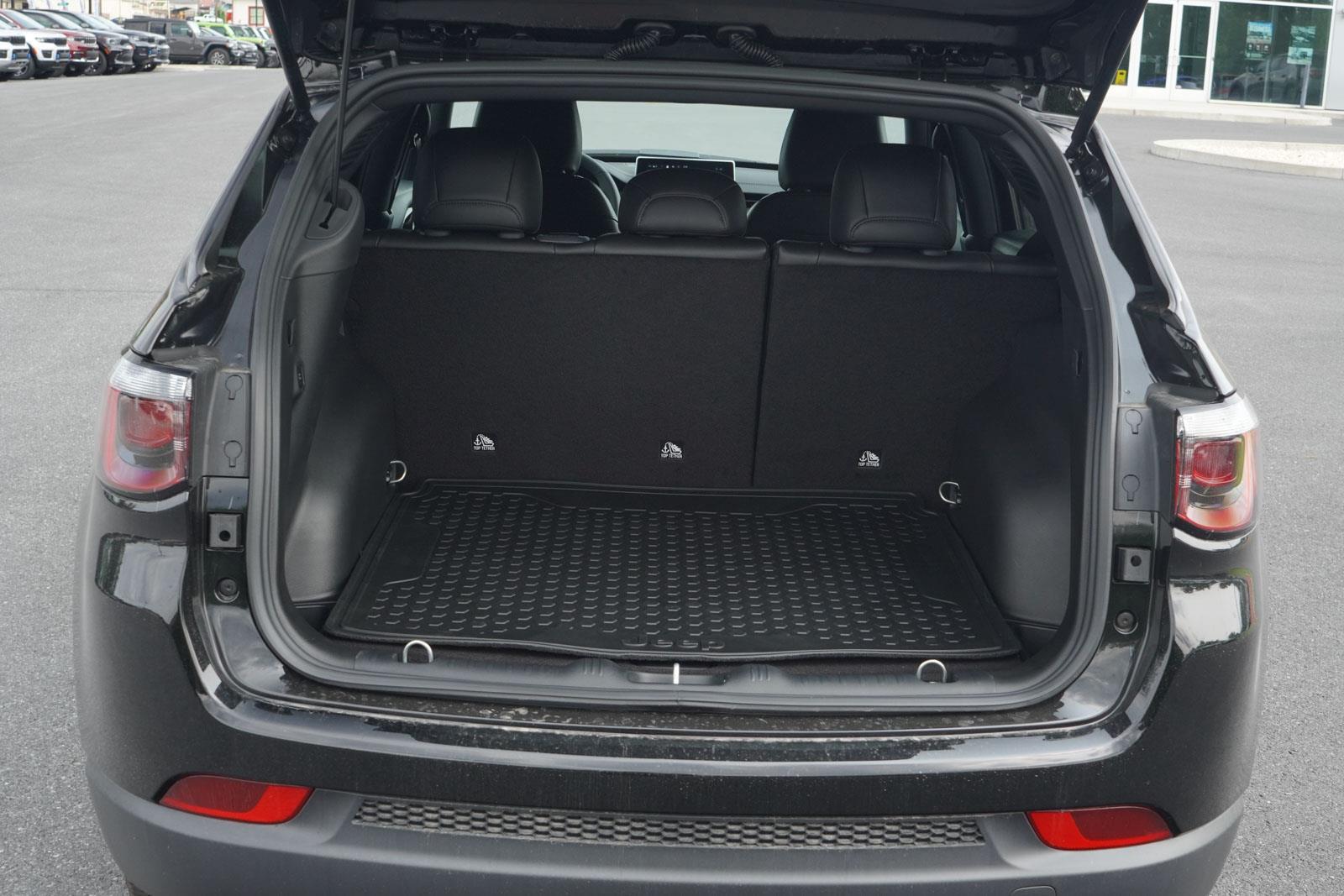 2025 Jeep Compass Latitude photo 2