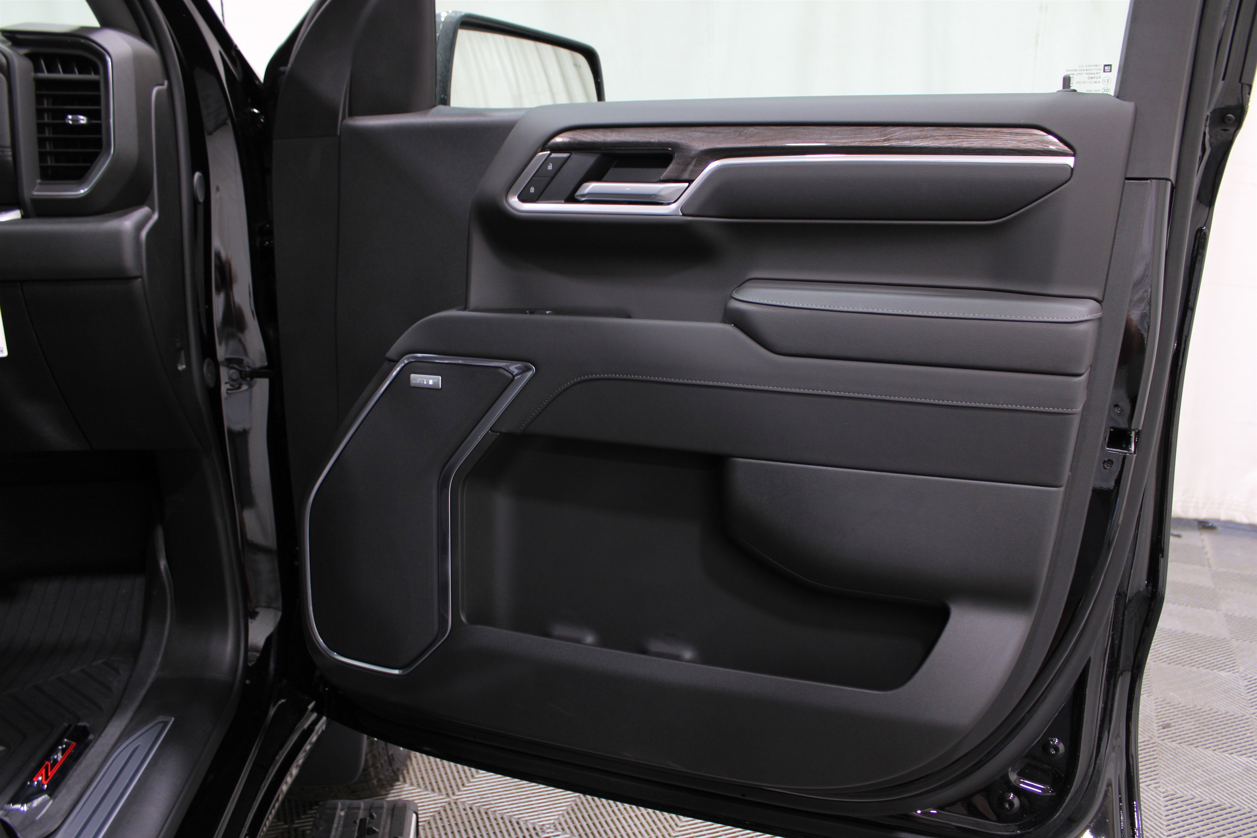 2026 Chevrolet Silverado 1500 LTZ photo 11